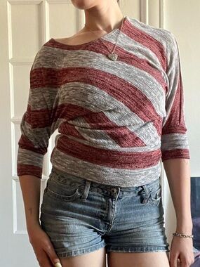 Size Small Grey & Red Colori Top